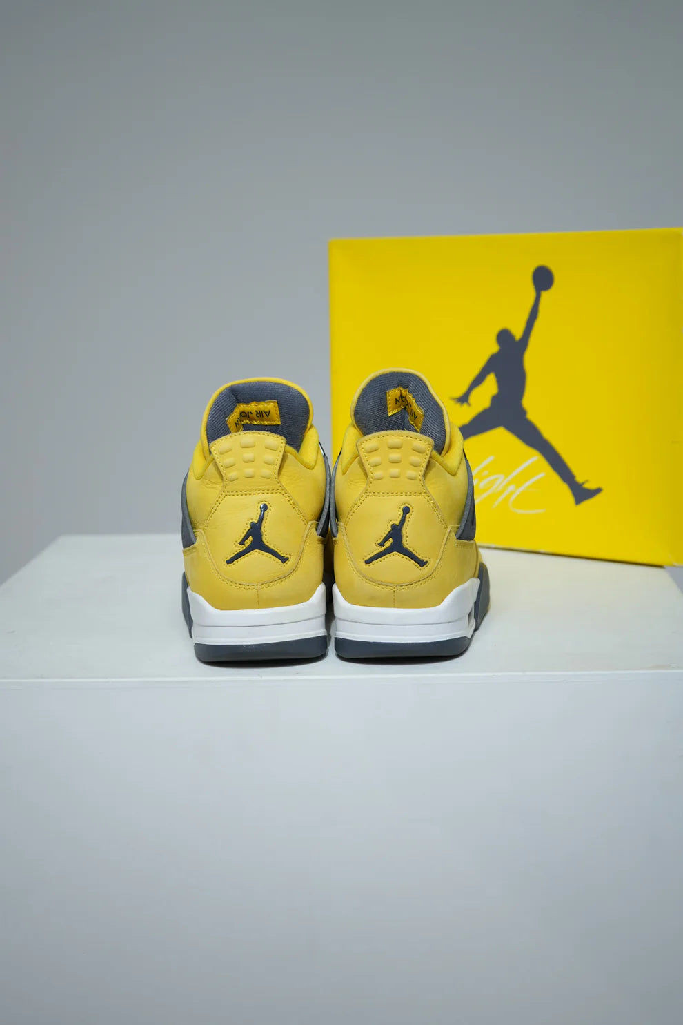 JORDAN 4 Lightning (Taille 40,5)