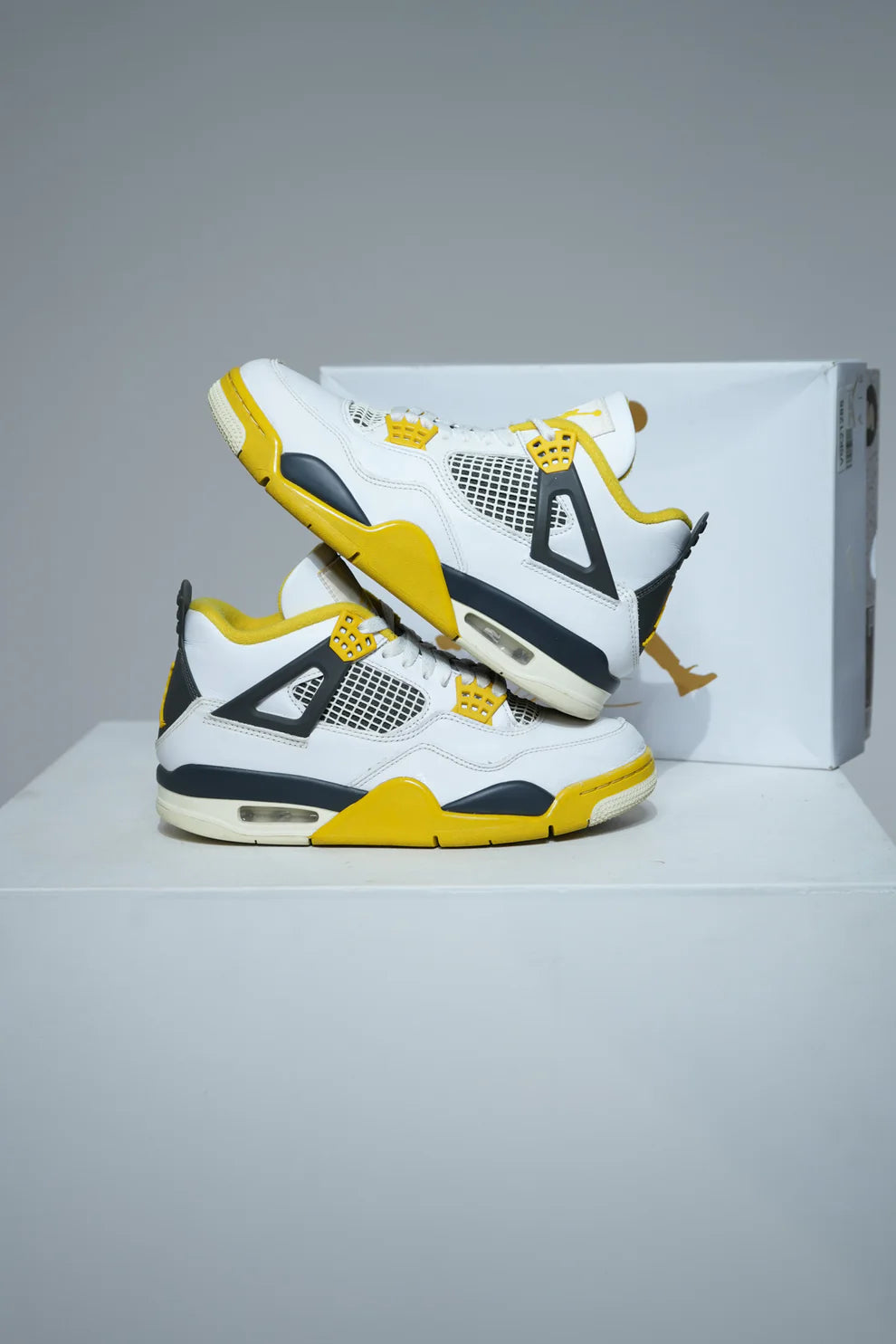 Jordan 4 Vivid Sulfur (Taille 40)