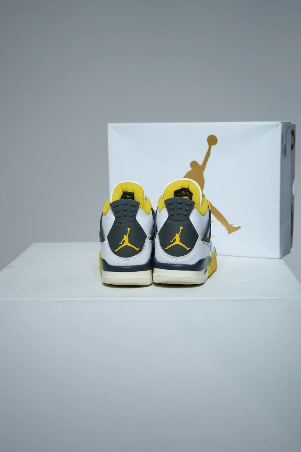 Jordan 4 Vivid Sulfur (Taille 40)