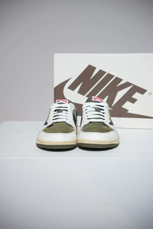 Jordan 1 Low Travis Scott Medium Olive (Taille 42,5)