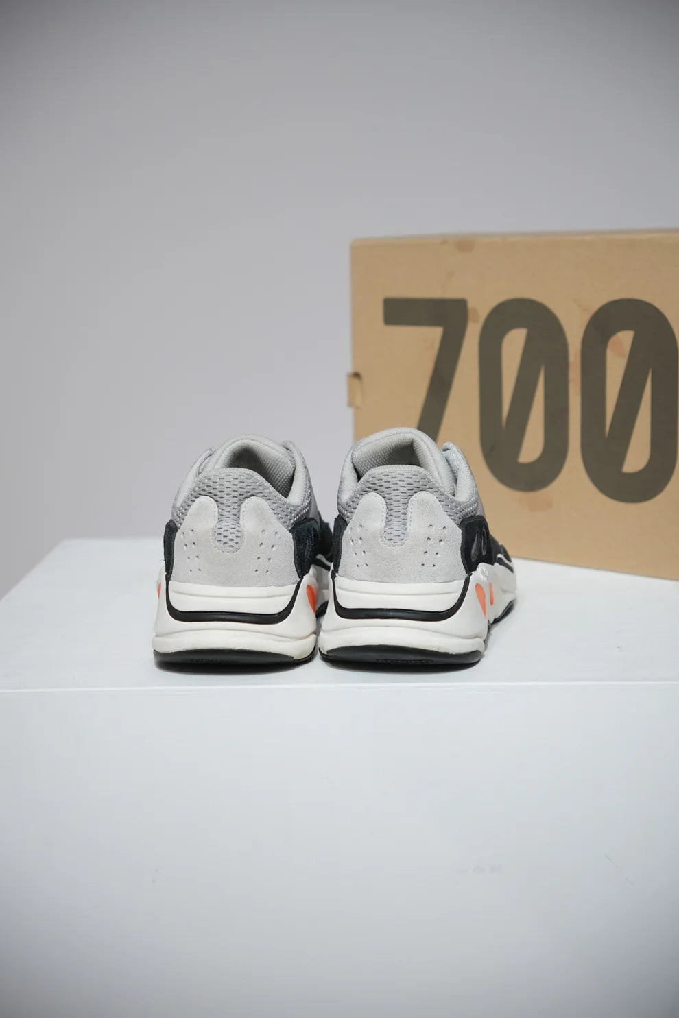 Yeezy 700 Wave Runner (Taille 43 1/3)