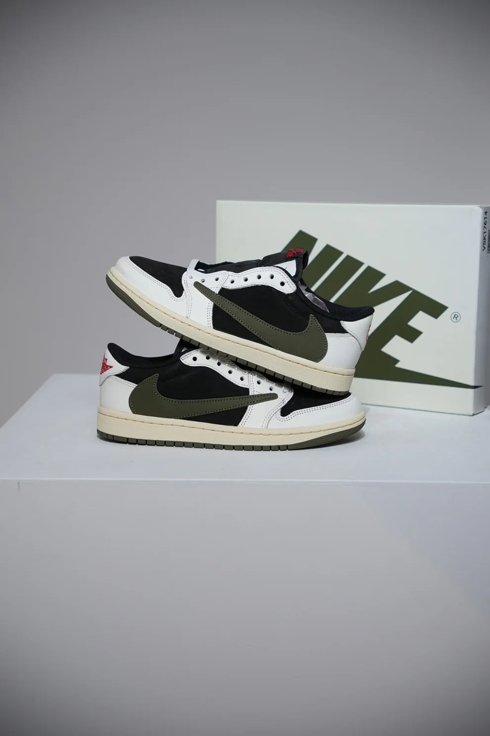 Jordan 1 Low Travis Scott Olive (Taille 44)