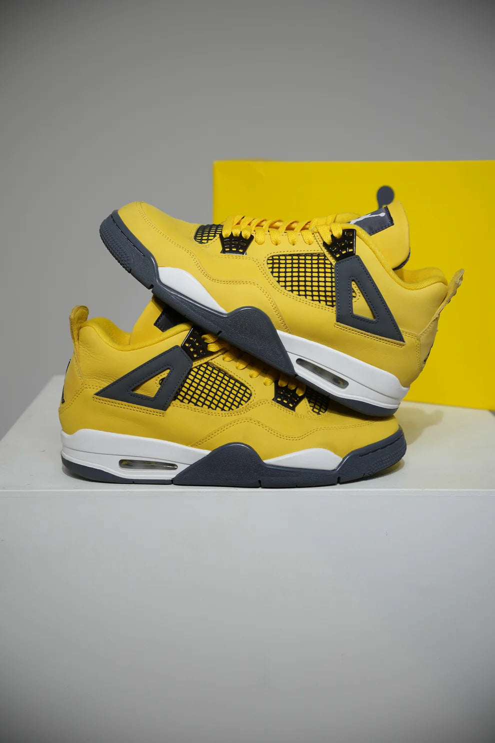 Jordan 4 Lightning (Taille 44)