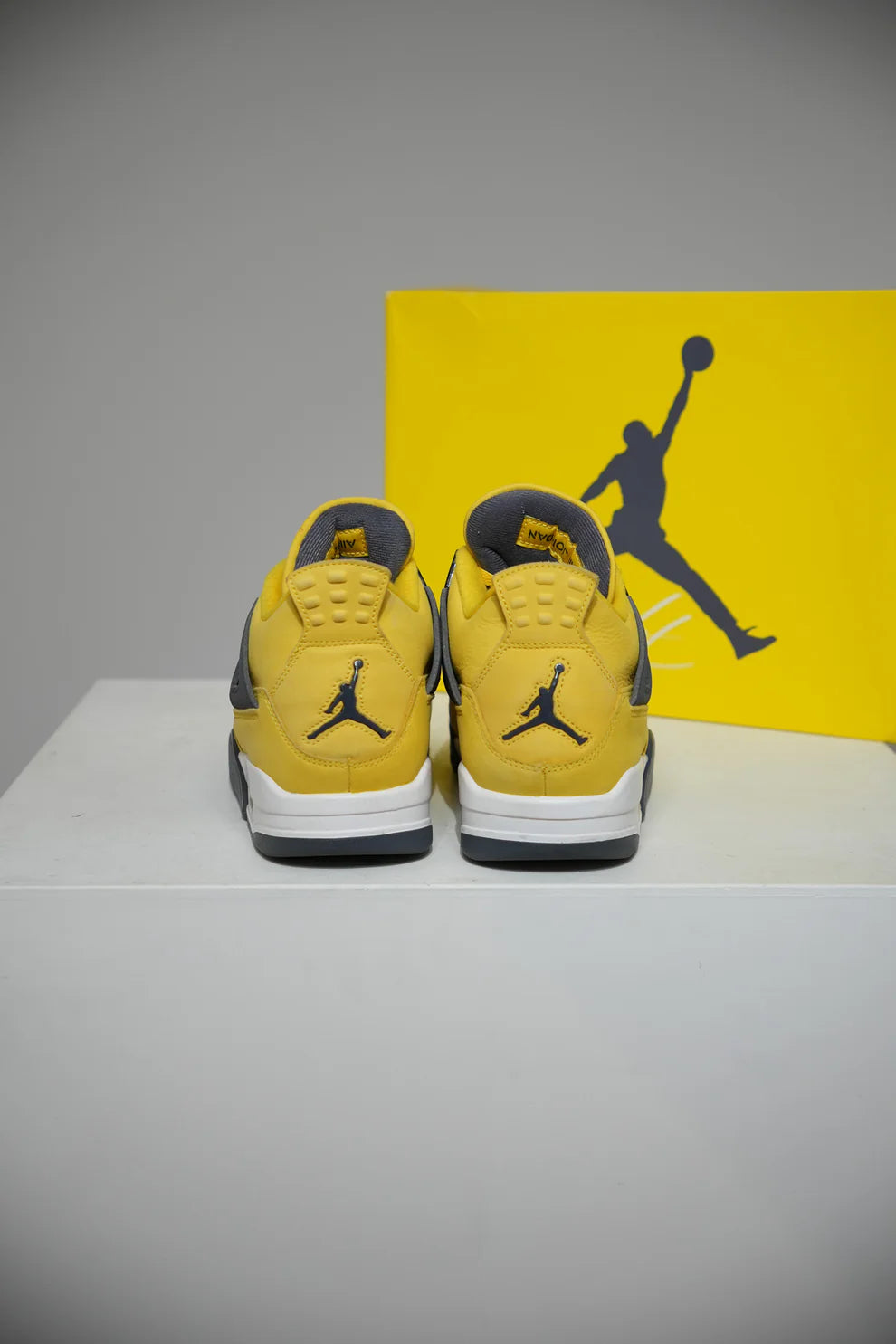 Jordan 4 Lightning (Taille 44)