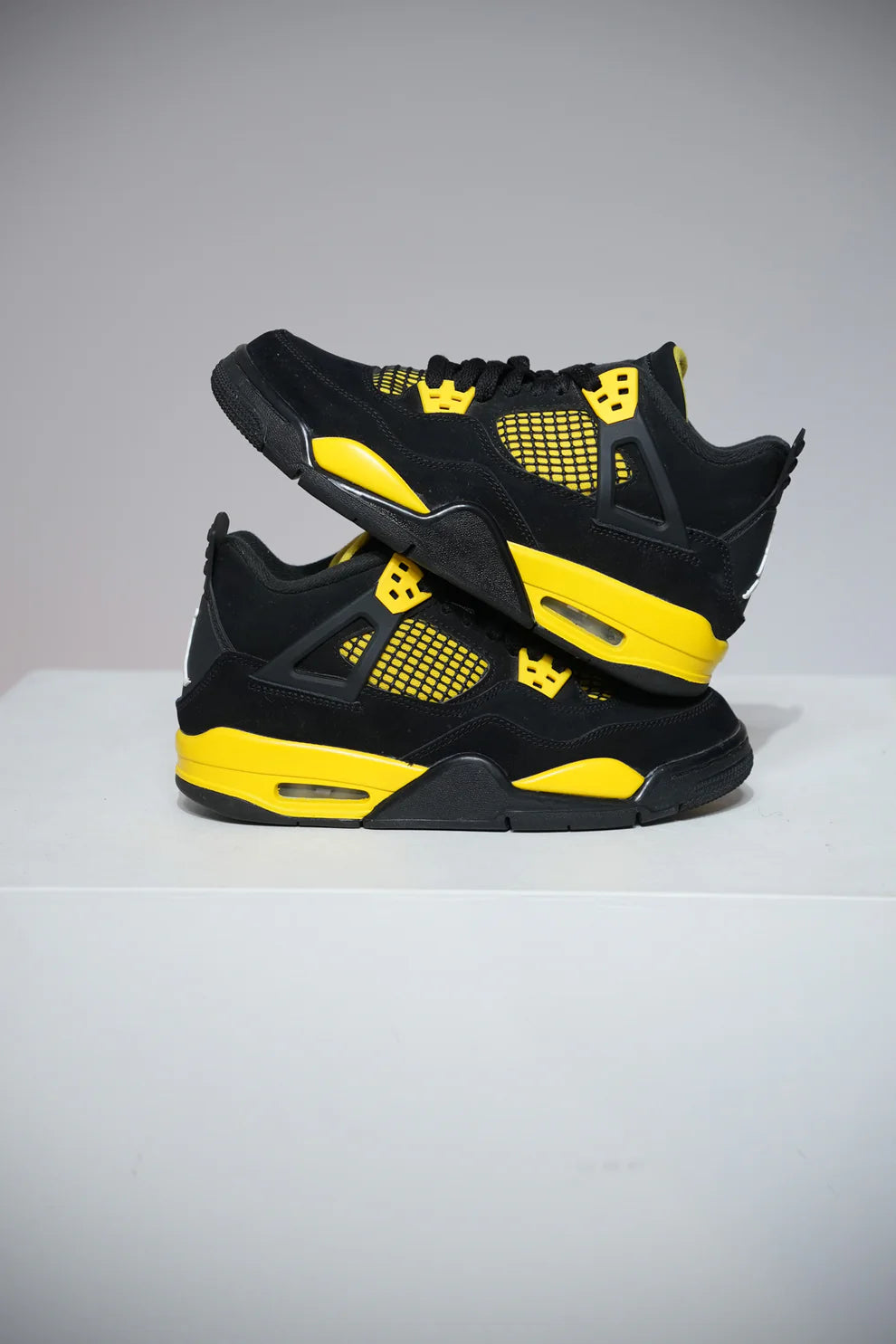 Jordan 4 Thunder GS (Taille 37,5)