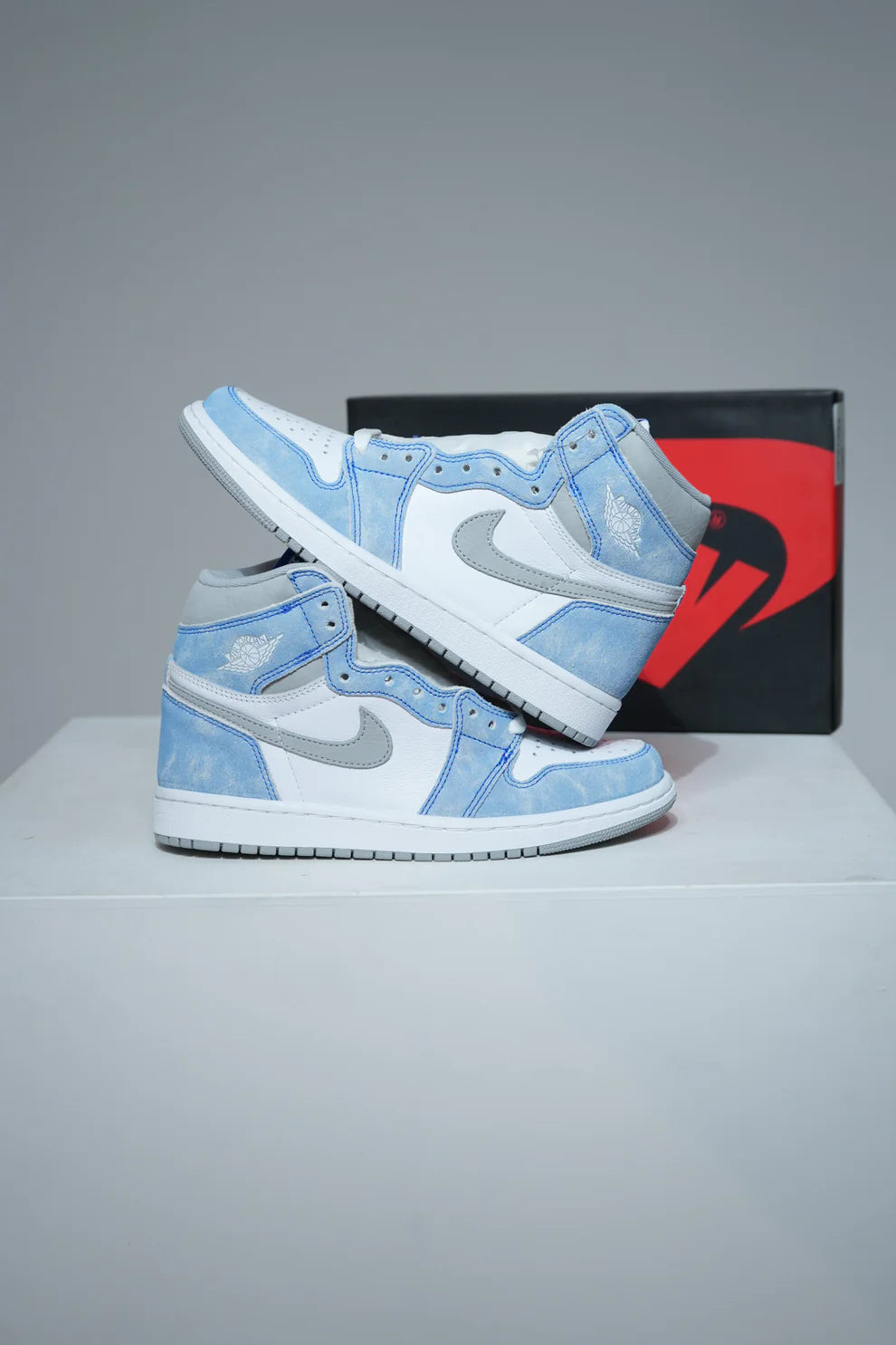 Jordan 1 High Hyper Royal (Taille 38,5)