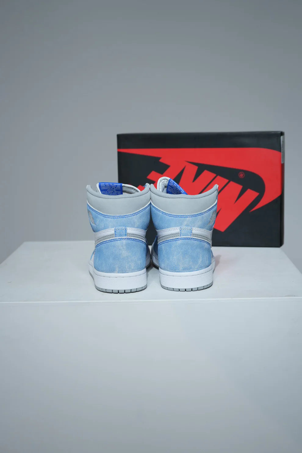 Jordan 1 High Hyper Royal (Taille 38,5)